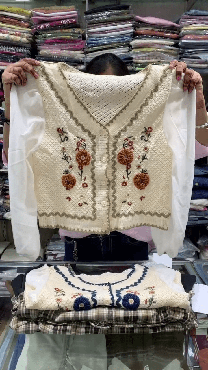 Women's Vintage-Style Floral Embroidered V-Neck Button-Down Knit Cardigan with Puff Sleeves